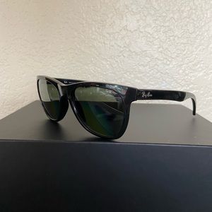 Ray-Ban iconic Wayfarer RB4184 sunglasses